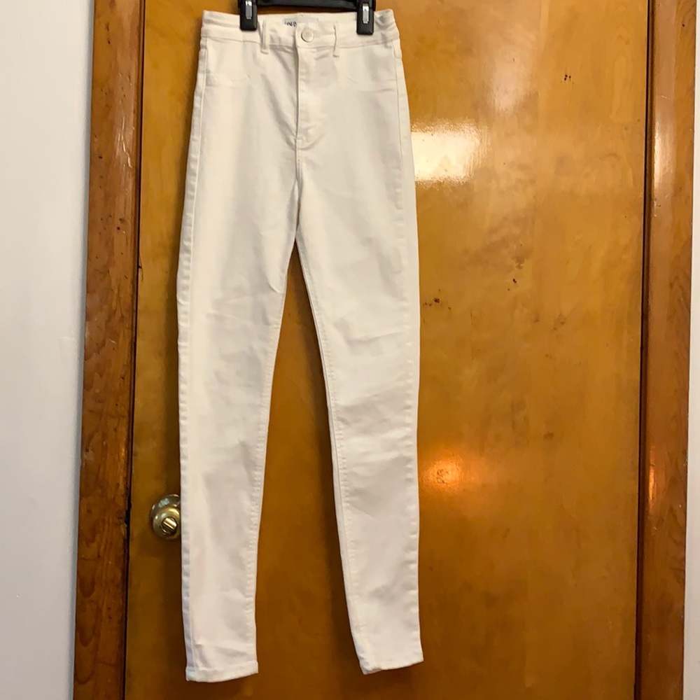 ZARA HIGH WAIST WHITE SKINNY JEANS 🦋